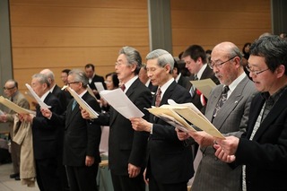 JESUS TO JAPANを歌う
